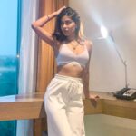 Karishma Sharma Instagram – Can you Flirt?? Ofcourse with FOOD
#flirtingwithfood 🍕🍔🥪🍩🍟🍟🍟 Delhi, India