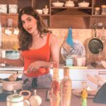 Karishma Sharma Instagram - What’s cooking ? 🍳 @viuindia 😉 Stay tuned guys 😌