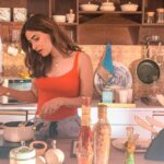Karishma Sharma Instagram - What’s cooking ? 🍳 @viuindia 😉 Stay tuned guys 😌