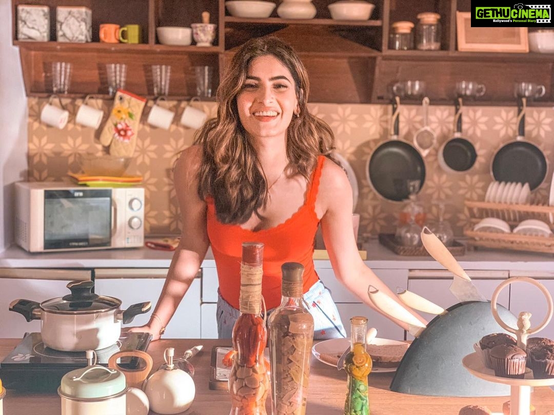 Karishma Sharma Instagram - Whatβs cooking ? π³ @viuindia π Stay tuned guys π