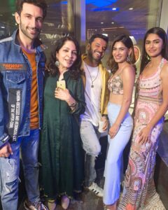Karishma Sharma Instagram - Such an overwhelming feeling to be a part of such an inspirational film. Congratulations to everyone who’s put their heart and soul in the film. Success party @super30film #super30
.
.

Styled by- @simran_kabra
Bralette - @papadontpreachbyshubhika
Pants- @lmanedesigns
Heels- @oceedeeshoes 
Makeup by @nishaa.guptaa