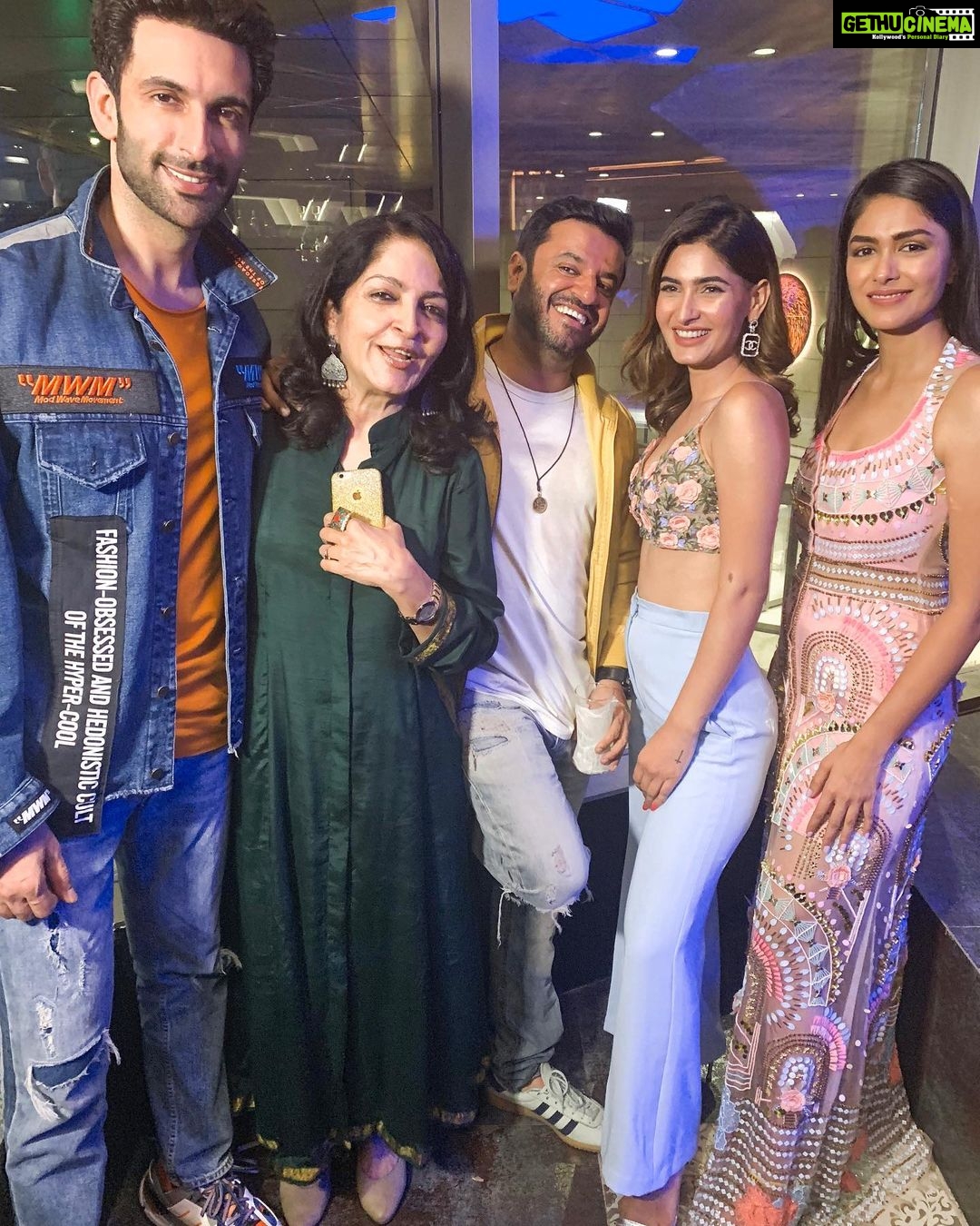 Karishma Sharma - 152.2K Likes - Such an overwhelming feeling to be a part of such an inspirational film. Congratulations to everyone who’s put their heart and soul in the film. Success party @super30film #super30
.
.
Styled by- @simran_kabra
Bralette - @papadontpreachbyshubhika
Pants- @lmanedesigns
Heels- @oceedeeshoes
Makeup by @nishaa.guptaa