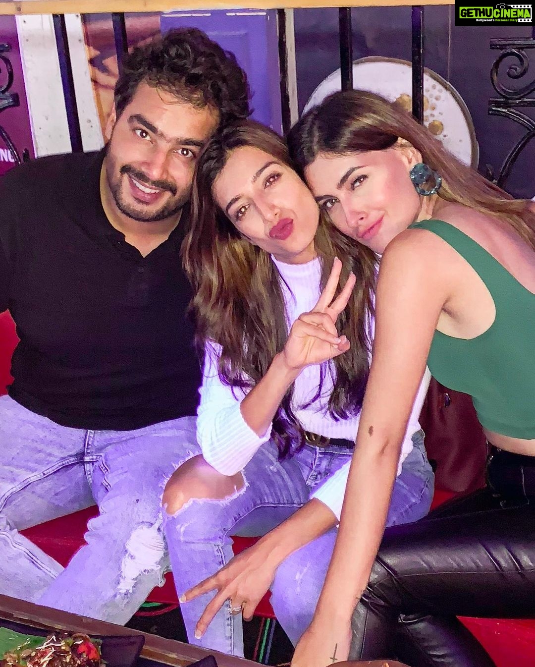Karishma Sharma Instagram - Happy birthday soul sister. ❤️ I loveeee you 🌺🌺🌺