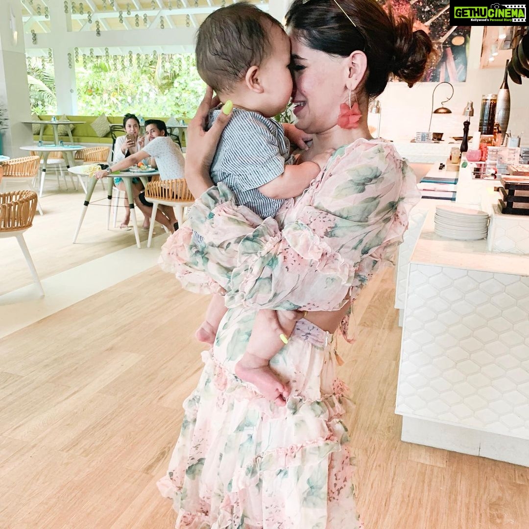 Karishma Sharma Instagram - A child can teach an adult three things: To be happy for no reason To always be curious . To fight tirelessly for something. . Babies make me the happiest 😍😍 Kandima Maldives