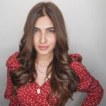 Karishma Sharma Instagram - Tired of the boring, average hair that leaves you feeling ordinary? My hair felt the same as long hours and multiple coloring back to back, left them lack luster. But my hair was pretty much reborn when I was introduced to the all new #Wellaplex! It made my ordinary hair extraordinary and they look stunning and feel amazing! Go try it at a Wella salon near you, today! #SayYesToColor #AskForWella @wellaindia