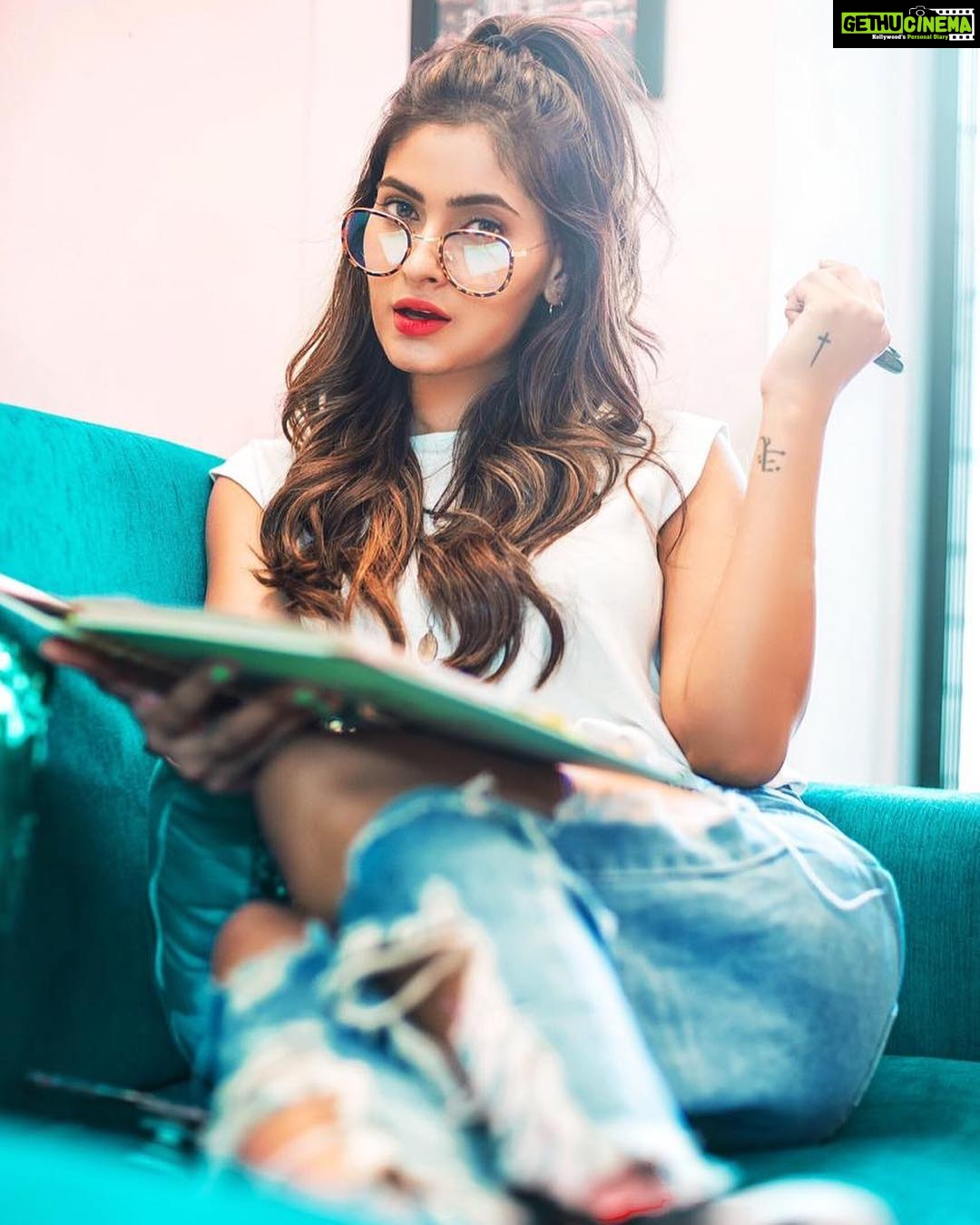 Karishma Sharma - 145.6K Likes - Have a lazy cozy Sunday you guys 🤗🤗
📷 @princetuhin