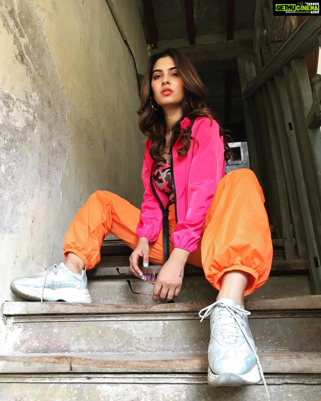 Karishma Sharma Instagram - WORLDS POPULATION 7,691,385,000 Just in case someone’s acting irreplaceable. 🙄🤪