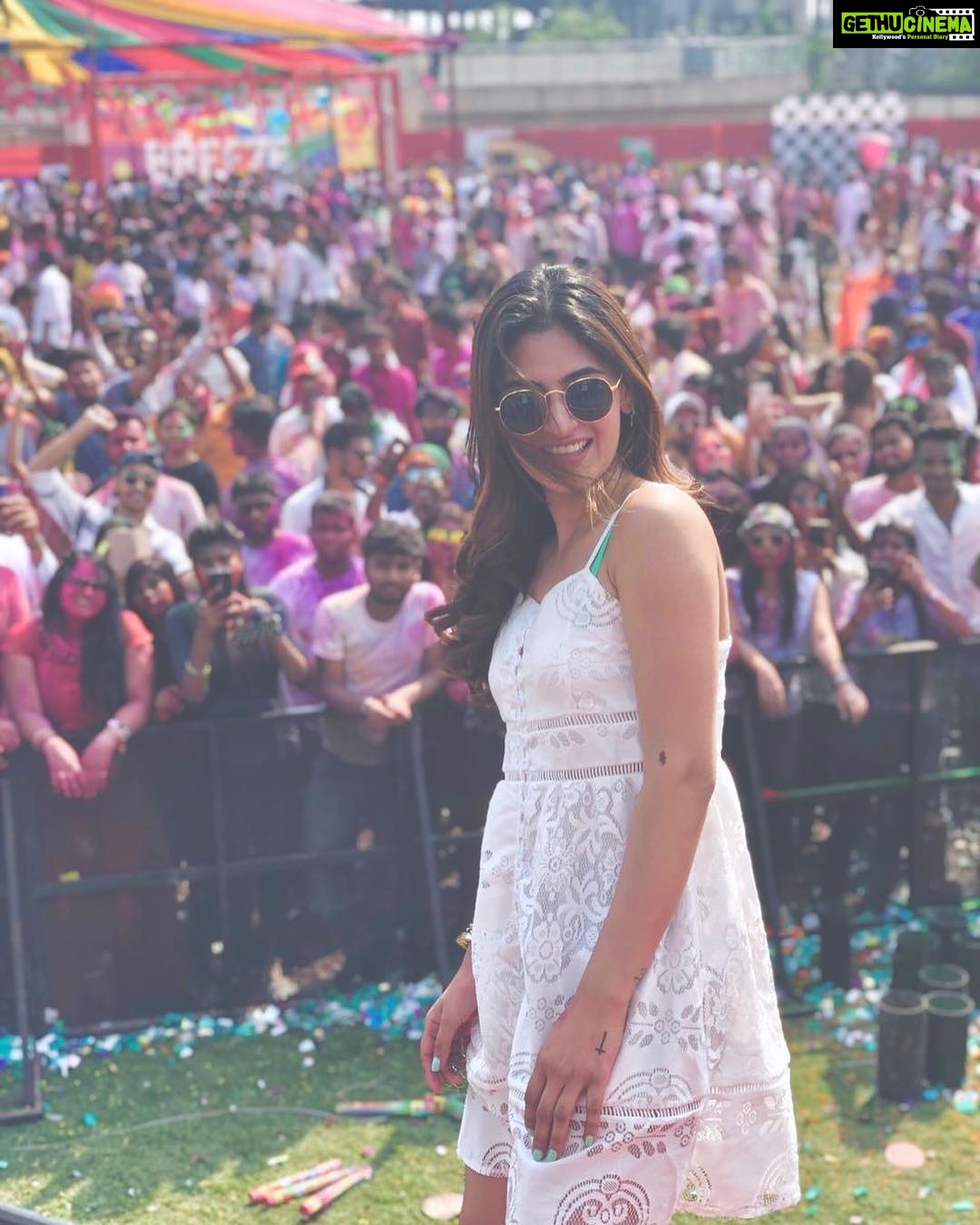 Karishma Sharma Instagram - Happy Holi Everyone 🤗🤗 Thank you Kolkatta for all the Loveee. ❤️❤️ Kolkata