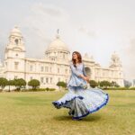 Karishma Sharma Instagram - Certain places make you feel like different people. An energy held in floor boards in paintings and in the shape of a glass that transfer their essence into you and who you might become. Maybe you travel to places not only to experience a new space but to meet a new side of yourself. Shot by @arpitr93 Makeup by @sumanmakeupartist Outfit by @maayera_jaipur Styled by @simrankhera5 Victoria Memorial, Kolkata, West Bengal, India