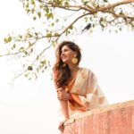Karishma Sharma Instagram - This is one look I always wanted to try. I grew up around Bengali culture and it has always fascinated me. Kolkata as a city had so much character to it. It was an amazing trip. Not to forget the yummy food. Shotby @arpitr93 Makeupby @sumanmakeupartist Styled by @stylebysumit Howrah Bridge