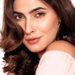 Karishma Sharma Instagram - We all are flawed and that’s what makes us beautiful and who we are. Love me for my flaws. Shot by @nikhilshenoyphoto Styled by @dharagandhistylist Hairby @makeup_fatema Makeup @omkarvardam