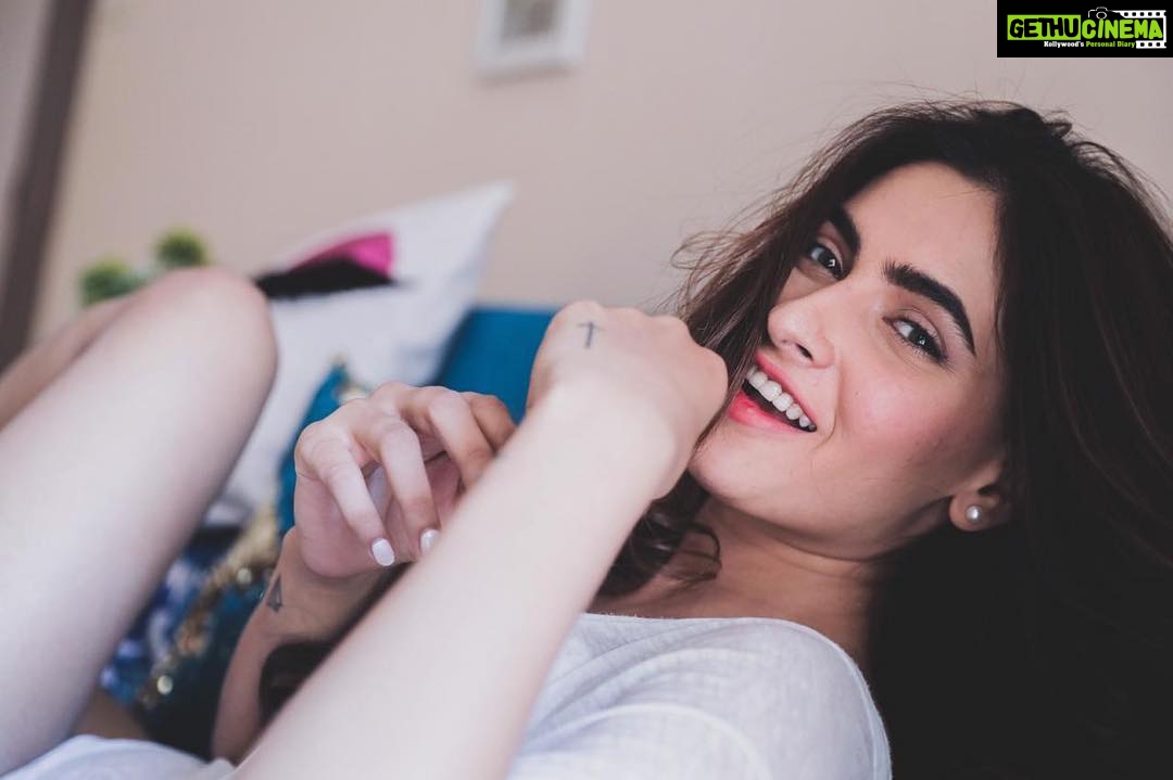 Karishma Sharma Instagram - Kidnap me from my reality and crushed pieces of my soul Colour me outside the lines Until my shattered heart is whole. πππΈπΌπ»β€οΈ Shot by @zabiish_ Makeupby @nishaa.guptaa