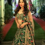 Karishma Sharma Instagram - 🌻🌻🌻 Styled by @simrankhera5 Wearing @kalighataindia Jewellery- @hetalshahofficial Assisted- @styledbyayushidixit Salt Lake City, West Bengal, India