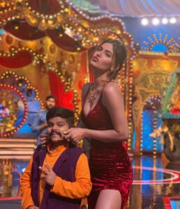 Karishma Sharma Instagram - Miss being on sets of Comedy Circus. 😢
