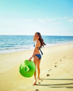 Karishma Sharma Instagram - Dance with the waves, 
Move with the sea.
Let the rhythm of the water,
Set your soul free. 🌸🌸
Shot by @safonovaolga