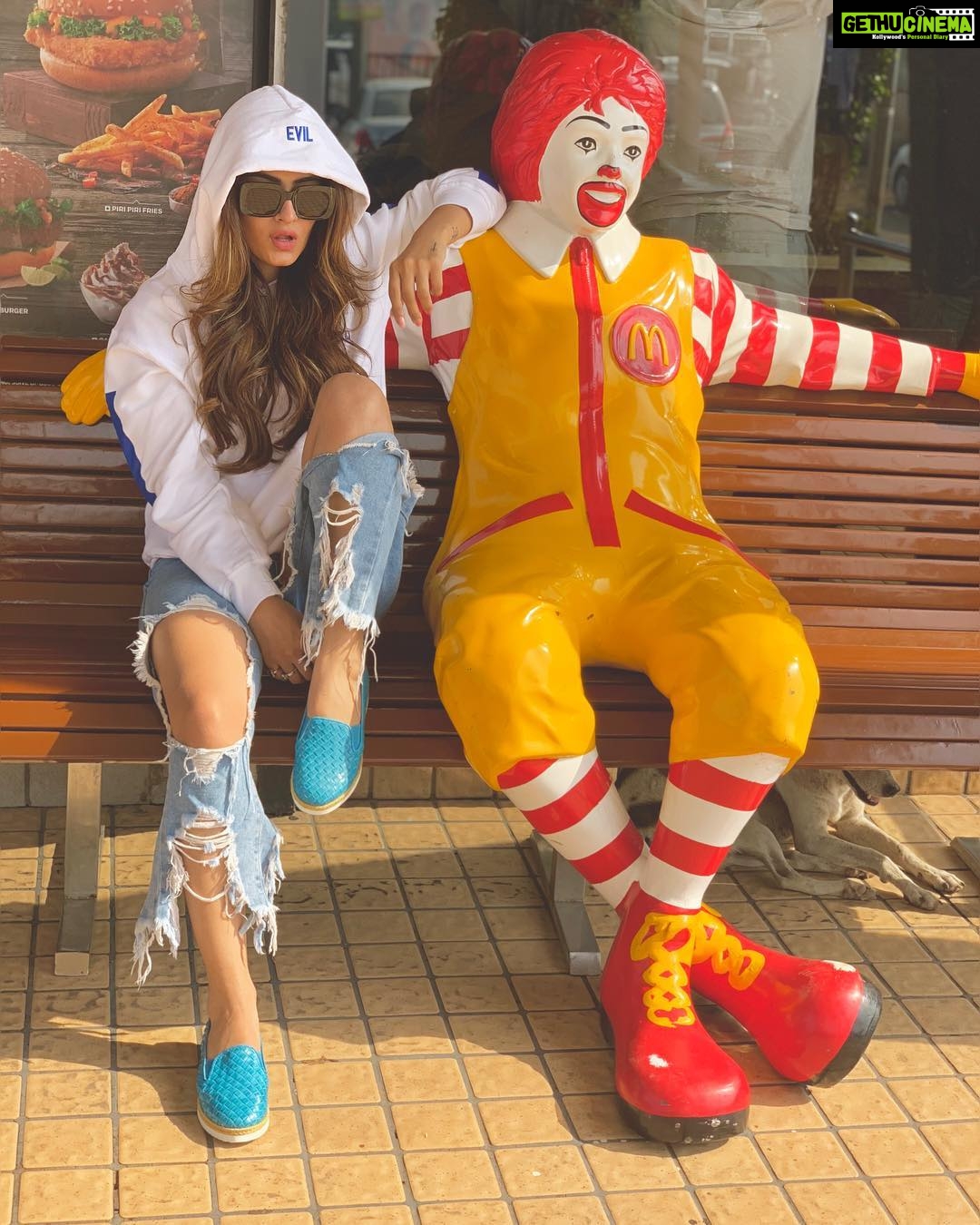 Karishma Sharma - 133.5K Likes - Best Place and Person for my ideal date. Loving it 🤪🤪