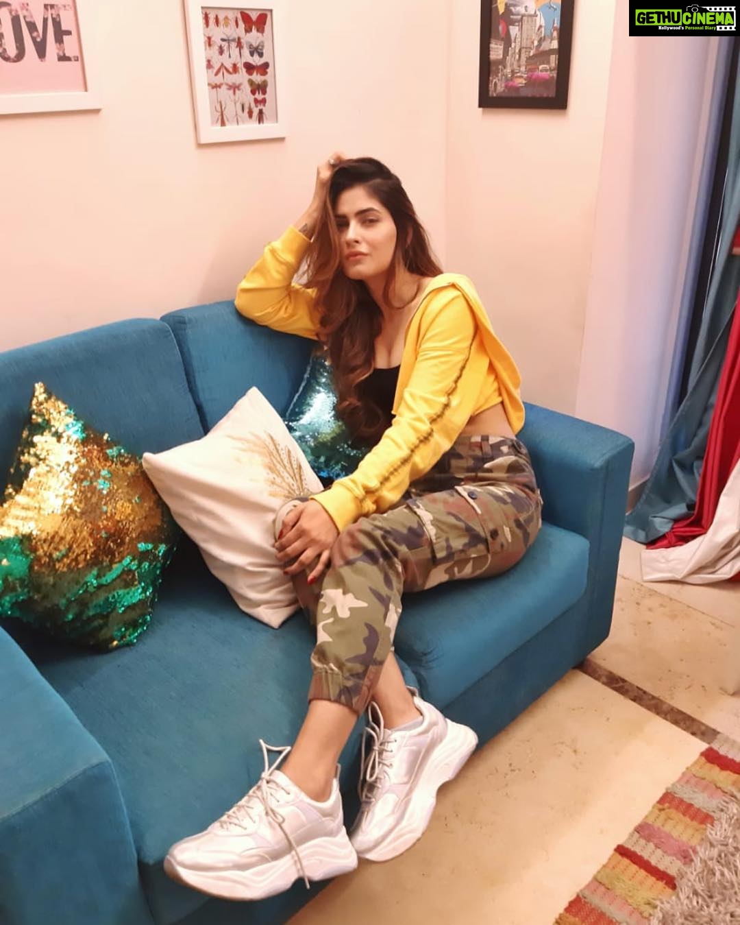 Karishma Sharma Instagram - Captured the best of my chilling mode at home without cropping out anything that describes the scene. With the wide-angle lens on the @Samsungindia #GalaxyA7, it was possible to capture all of it. #withGalaxy #TripleCamera