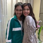 Karishma Sharma Instagram - One Band, 19 Countries 🙀 @nowunited A Powerhouse of this super Talented Clan. 💫💫💫💫 JW Marriott Hotel Sahar