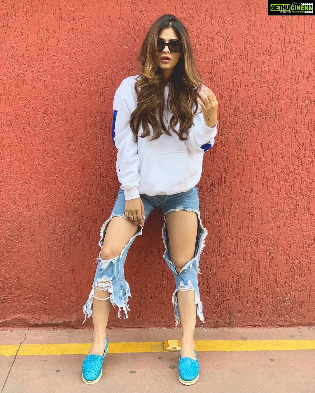 Karishma Sharma - 133.5K Likes - Best Place and Person for my ideal date. Loving it 🤪🤪