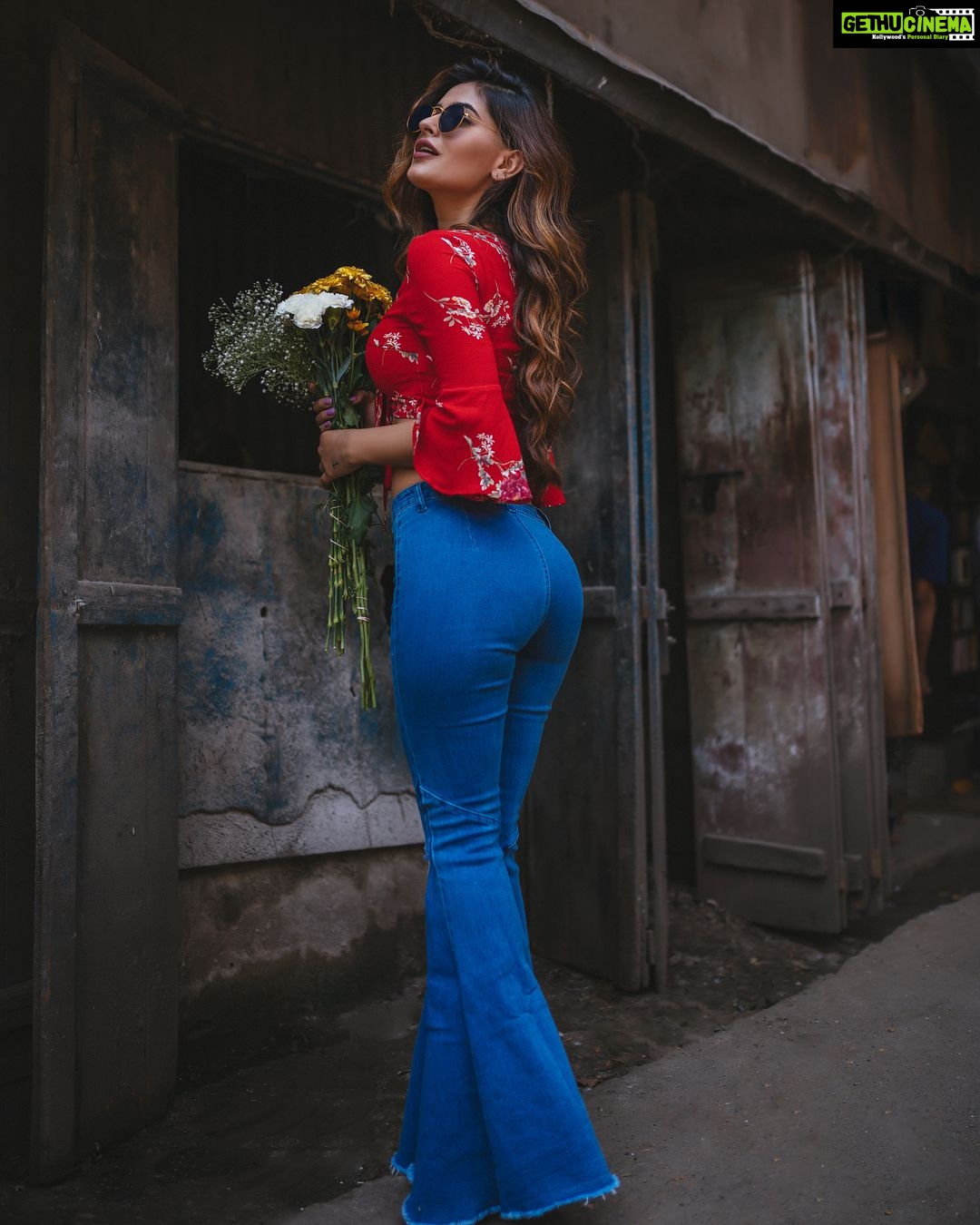 Karishma Sharma Instagram - “A traveler I am, and a navigator, and every day I discover a new region within my soul.” Khalil Gibran. Shot by @tejaswighagada Muh by @makeupbyvaish Bandra World of Storytellers