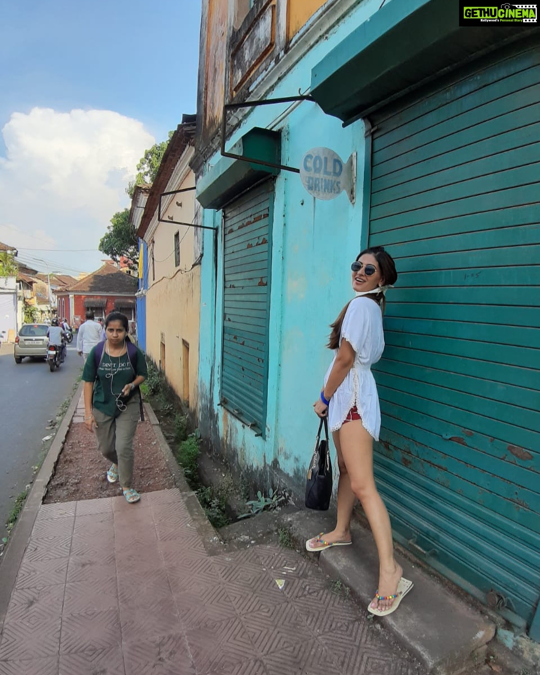 Karishma Sharma Instagram - Immerse yourself into the true Goan culture while capturing the best of Goa from the amazing #GalaxyA7 Ultra Wide-Angle lens. I am truly turning Streets into Stunning! #TurnPicturesIntoStories @samsungindia
