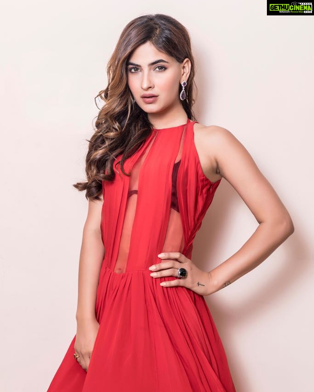 Karishma Sharma Instagram - Such a overwhelming feeling when your nominated as the best actress. Thank you #ireel awards and news18 Wearing @maisonswansong Jewellery @curiocottagejewelry clicked by @harshalshah95 Styled by @prashantmangasuli JW Marriott Mumbai Juhu