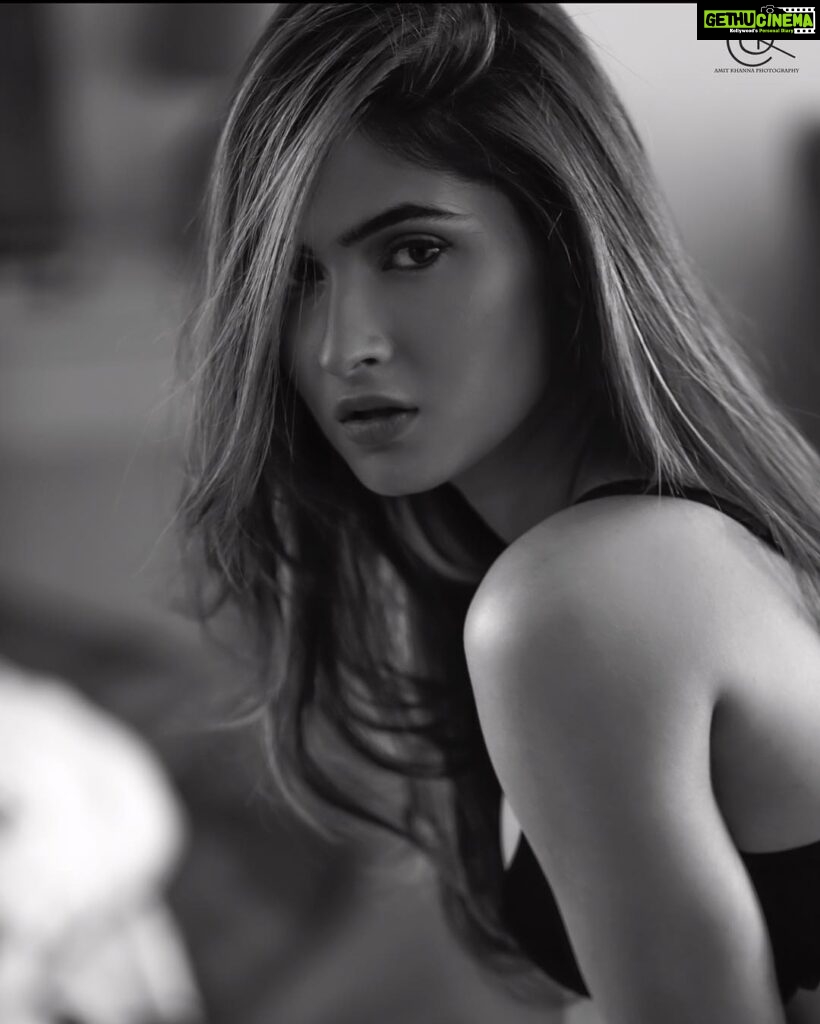 Karishma Sharma Instagram - When you grow old, your heart dies. Let’s see how many of you get that. Photographed by @amitkhannaphotography