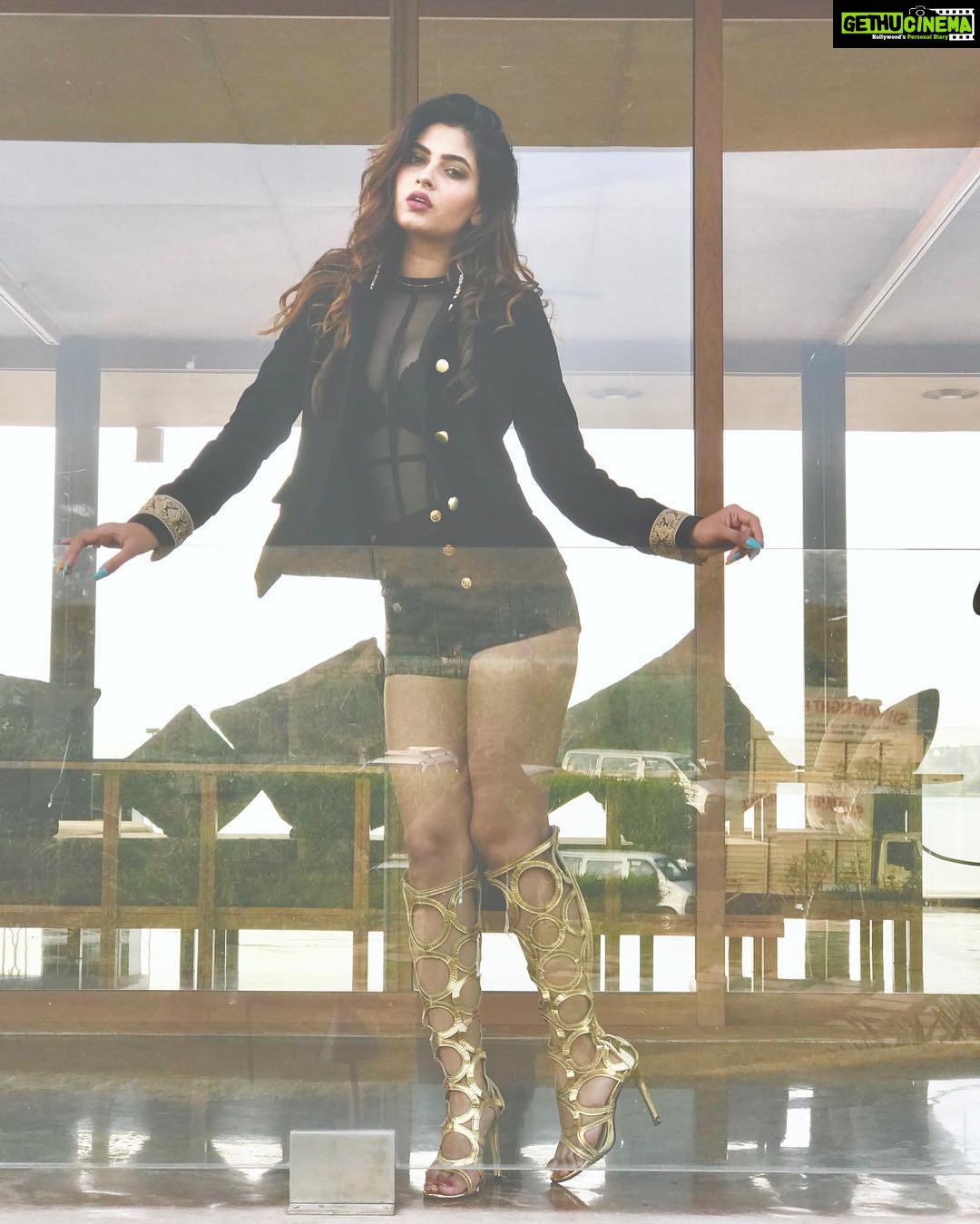 Karishma Sharma Instagram - I don’t have an attitude problem. I have a personality you can’t handle. 😎