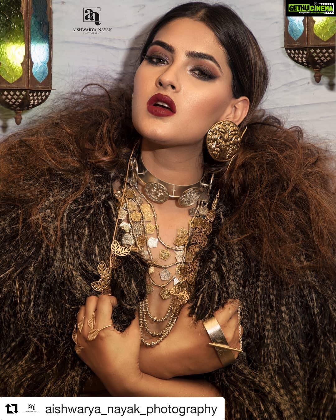Karishma Sharma Instagram - #Repost @aishwarya_nayak_photography (@get_repost) ・・・ She's worth the chaos she brings to the table And you know it ✨ In my frame : The amazingggg @karishmasharma22 ⭐ #TeamANP 📸 : @aishwarya_nayak_photography Styled by @prashantmangasuli HMA : @radiowala.nilofer11 Assisted by @dhrumil_hingu Jewelry by @azotiique Postprocessing : @navgrafics Location: @mumbaicoworking #AishwaryaNayakPhotography™️ #ThingsToDoBeforeYouDie #UniversesDearestSoul #BelieveInTheUniverse #ThankYouUniverse #Blessed #profoto #canon #5dmarkiv #artofvisuals #Dubai #igers #celebrityphotographer #bollywood #portraitsofficial #influencer #photography #photooftheday