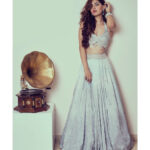Karishma Sharma Instagram - The thing about being vintage is that it never goes out of fashion. Styled by @simrankhera5 Designer @kirtiagarwal_varsha Jewellery by @diosajewels Photographed by @anurag_kabburphotography