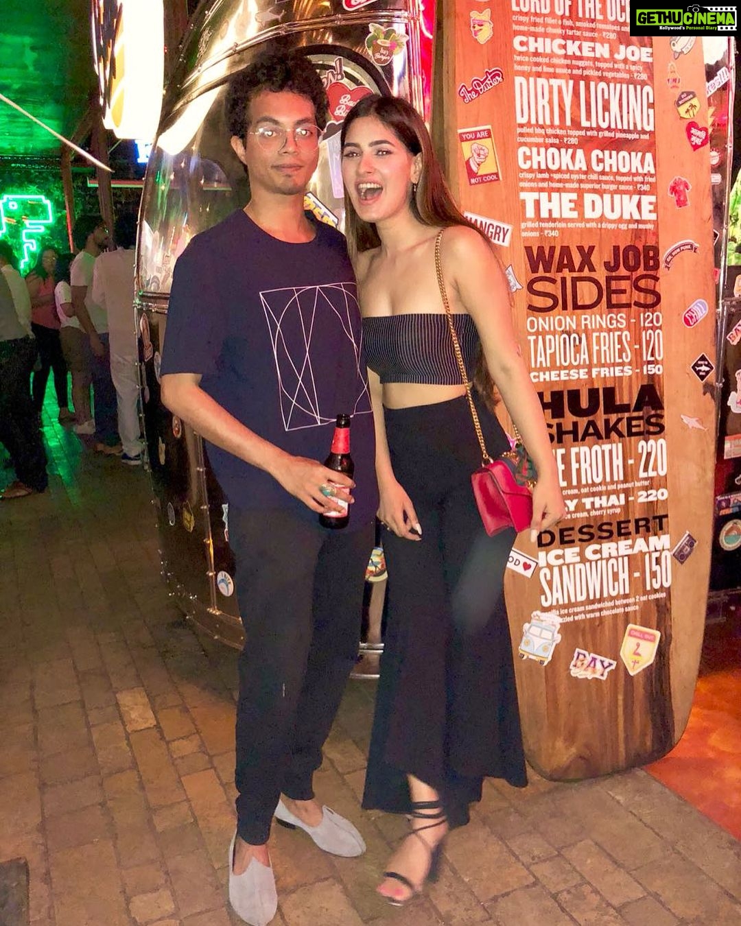 Karishma Sharma Instagram - About last night and thank you to all my cuties ❤️ @aishwarya_nayak_photography @twinklegupta6 😘😘