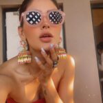 Karishma Sharma Instagram – Every wedding most asked question these  days, beta Tu kab 🙄🤣

Aunty Ranbir Kapoor jaisaaa ladka mil jegaaaa TAB 🤓