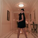Karishma Sharma Instagram - 🖤🐝🖤 Wearing @versace Makeup by @zeenatjaffer.official Photographer @anoop.devaraj Palazzo Versace Dubai