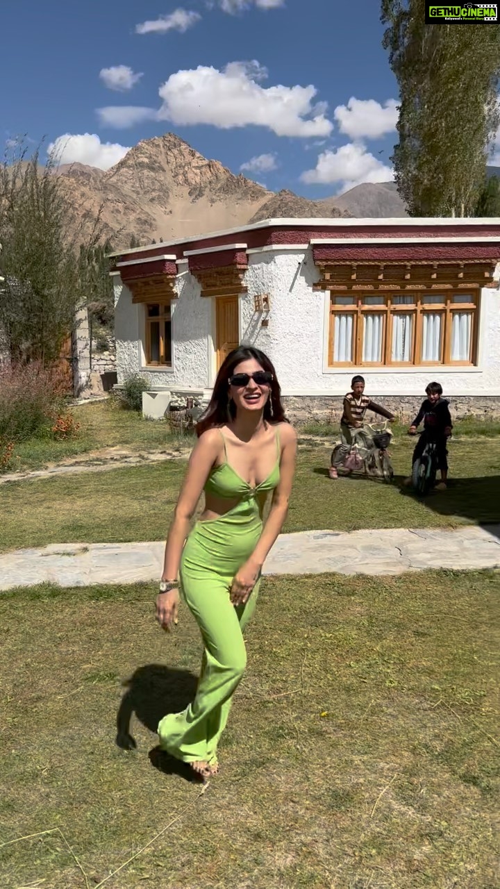 Karishma Sharma Instagram - I choose happiness 💚