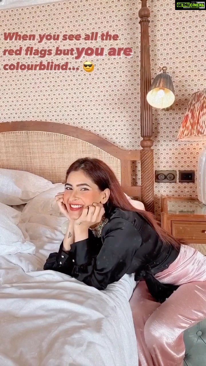 Karishma Sharma Instagram - π©π©π© isnβt that ππ«