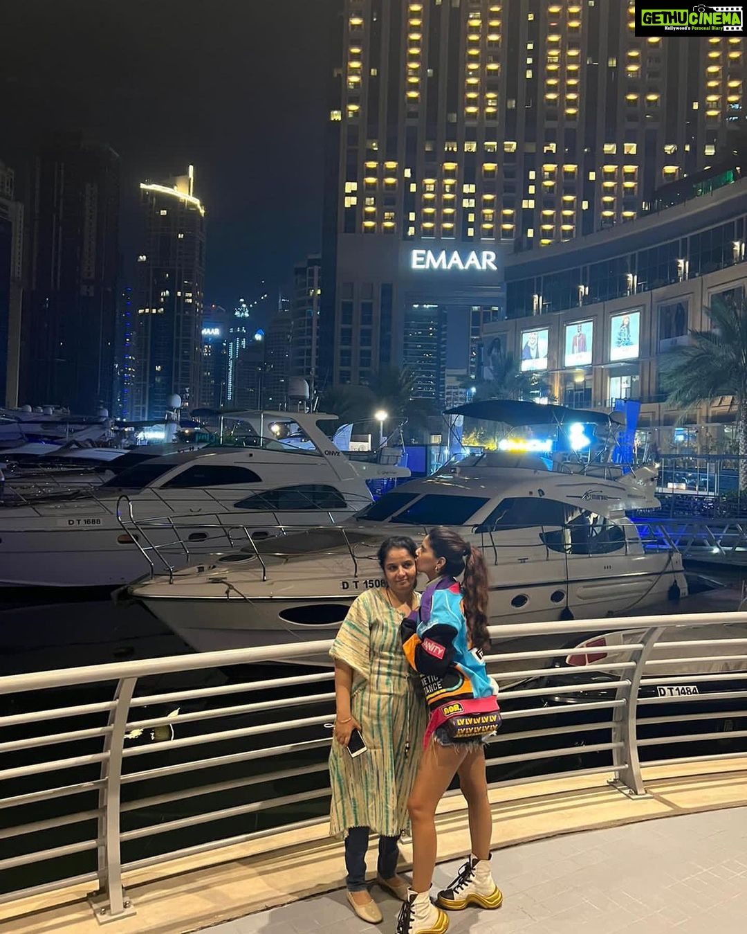 Karishma Sharma Instagram - Wandering and bonding with my Queen MamaBear in Dubai. Super Grateful for this one. 💫💫💚