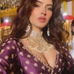 Karishma Sharma Instagram - ISHQ, jo tufani duniya se bagawat karjaye woh ishq, bharay darbar mein jo duniya se lad jaae woh ishq, jo mehboob ko dekhe toh khuda ko bhul jaae woh ishq. Outfit by @karishmaashita