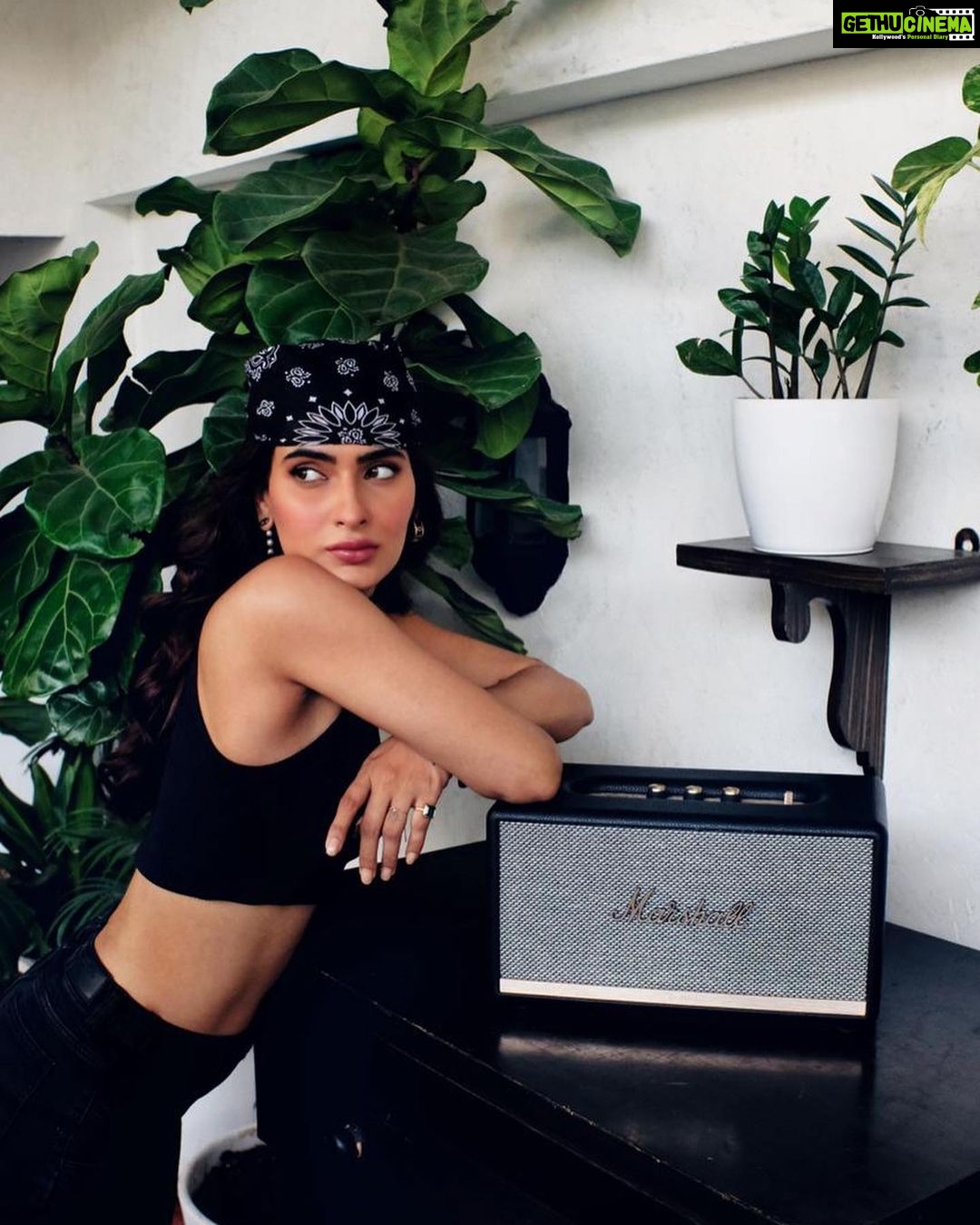 Karishma Sharma Instagram - "Rock and roll music, if you like it, if you feel it, you can't help but move to it. That's what happens to me when I’m with my Marshall,I can't help it.'" Buy now - https://www.marshallheadphones.com/in/en/ #marshallheadphones #StanmoreII #MarshallSpeakers #bluetooth #LuxuryPersonified #sponsored @marshallheadphones Shot by @abeemanyousee