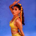 Karishma Sharma Instagram - Channelising my inner Retro Diva. Outfit by @karishmaashita Photographer- @abeemanyousee Makeup -@makeupbykhushikhivishra Hair by -@hairbyarifa