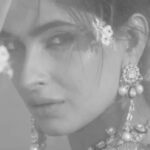 Karishma Sharma Instagram - Guysssss, after all the love you guys gave to my last singing reel, I thought I’ll upload something I sang a few days ago. It’s one of my favourite songs 💛✨ Hope you like it 😁 Should I do more singing reels? Comment and tell me your views 🌝🌝 सपनों का शहर मुंबई
