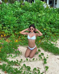 Karishma Sharma Instagram - She sells seashells by the seashore 💚🎄🍀 Swimwear @papaayaswimwear