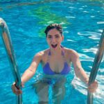 Karishma Sharma Instagram - The pool is calling and I must go...🏃🏻‍♀️🍓🍑🥂🍾🍾 Chilling #2020 Dubai, United Arab Emiratesدبي