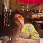 Karishma Sharma Instagram - It is said that kolkata lives in its streets. North Kolkata stands witness to the history of this city. Walking through it by lanes one enters a world where the old and new co-exist. In the olden days, mansion with a rebellious history and a unique blend of architecture. Kolkata and wearing a Sari just goes hand in hand. I literally feel I get deported to an old era.
