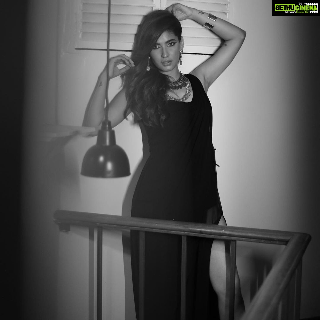 Karishma Sharma Instagram - π€π€π€ πΈ : @aishwaryaa_nayak_photography MUA : @nisha.karna HA : @aqshataa.mani Location: @abode.bombay Styled By: @mallaikaa07 #styledbymallaikaa Asst by: @sincerely__styles Outfit: @labelmannatgupta Jewellery: @redstone.jewellery