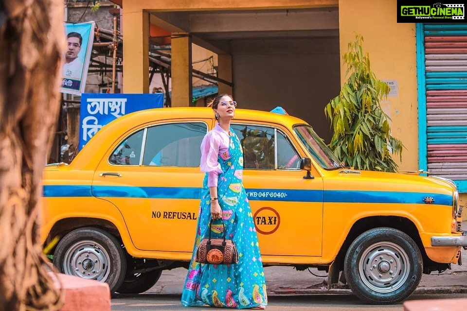 Karishma Sharma Instagram - Calcutta is not for everyone. You want your city clean and green, stick to Delhi. You want your city rich and impersonal, go to Bombay. You want them hi-tech and full of draught beer, Bangalore’s your place. But if you want a city with a soul, come to Calcutta.” – Vir Sanghvi Miss the city ❤️ Shot by @chobiwalaa__