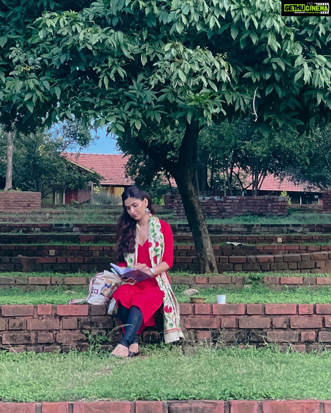 Karishma Sharma Instagram - Take a break, Rejuvenate, Refresh, Rediscover yourself with the best crew. Sri Sri Ravishankar Ashram