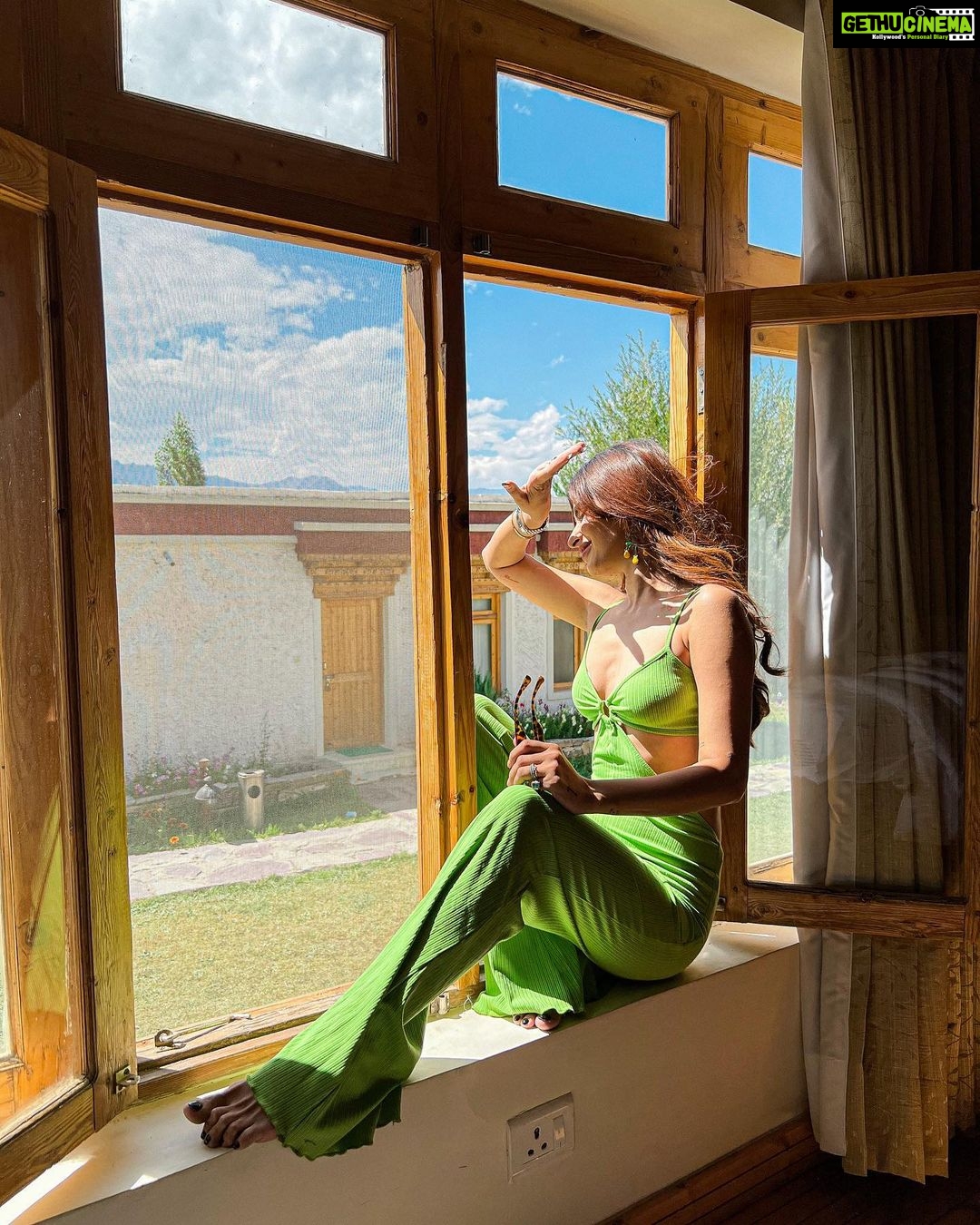 Karishma Sharma Instagram - Why not more poems about the sun? The sun is also a star, and it's our most important one. That alone should be worth a poem or two. 🌞🌞 #lehladakh #leh #travel #sun #stars Leh Ladakh - The Land of High Passes