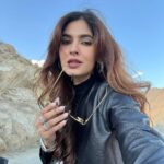 Karishma Sharma Instagram - Caution : ⛔️ Danger Best things in life are dangerous Motorbikes and Women with that kinda view 😍 Adventure partner @deyor.in #lehladakh #leh #travel #biker #mountain Leh, Ladakh