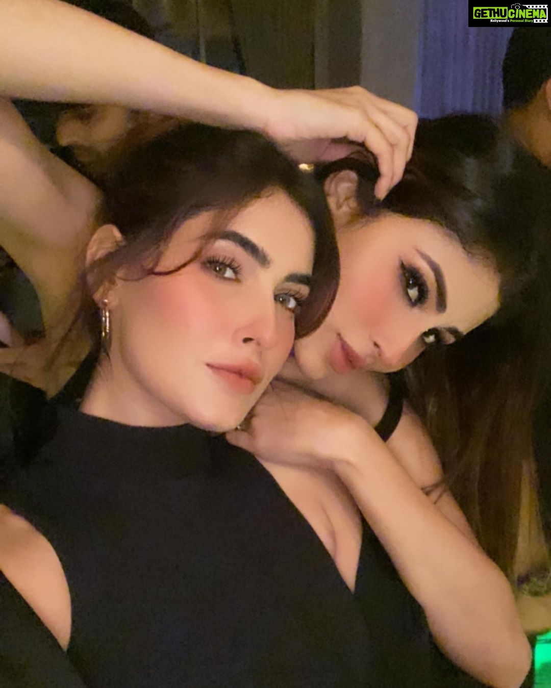 Karishma Sharma Instagram - Good people, Good food and good music is all we need. What a vibe 😆