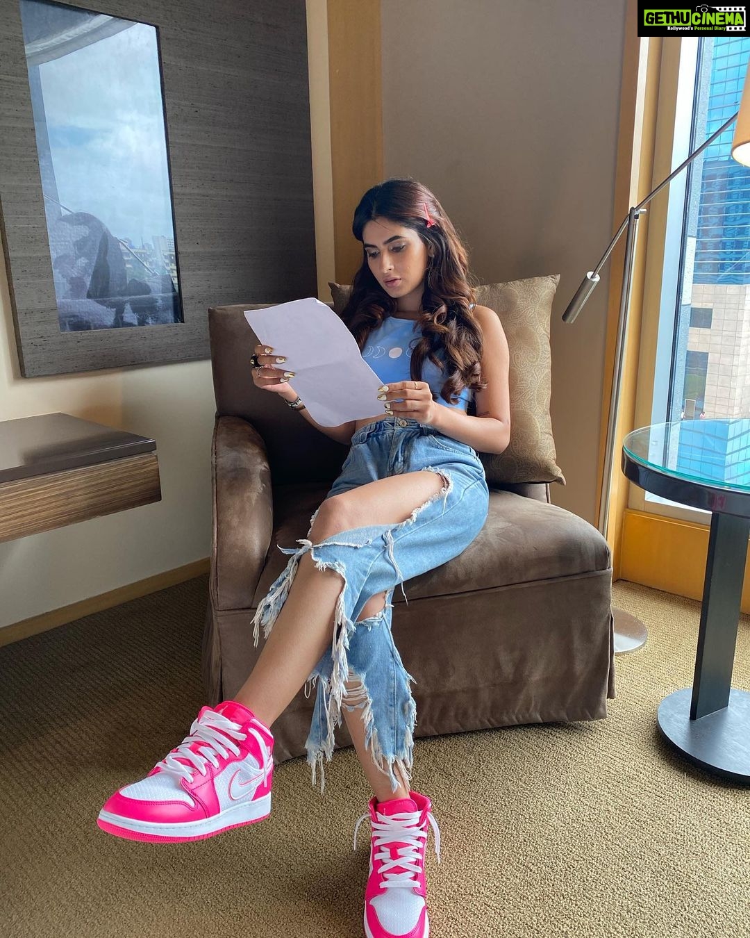 Karishma Sharma Instagram - "I am woman, hear me roar"-Cruella Reading scripts can sometimes be tough work, it's like taking stepping stones across a river. If you try to skip some, you might make things a lot harder for yourself. Very excited to be a part of the Ek Villian returns, and to be back to doing what I love most in the world..... Acting @mohitsuri @amulvmohan @arjunkapoor @tarasutaria @balajimotionpictures @tseries.official @aditya_lal